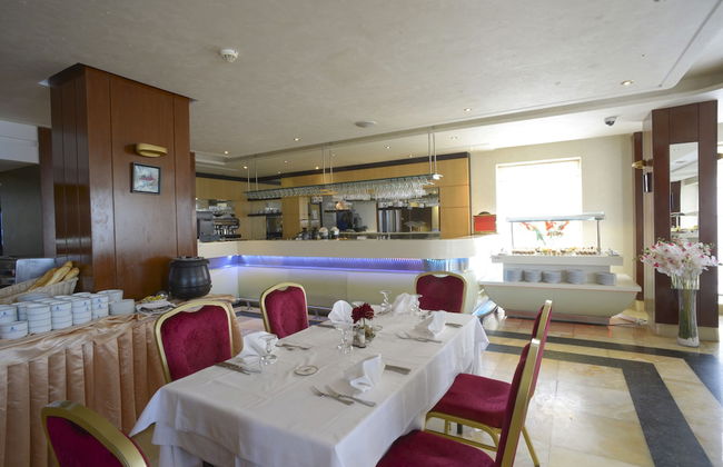 The Penthouse Suites Hotel - Photo 30