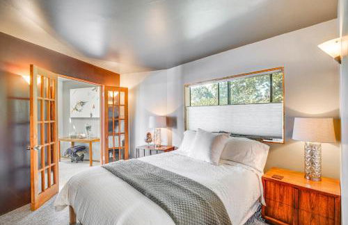 Gig Harbor Home Large Deck, Outdoor Dining Area - Foto 13