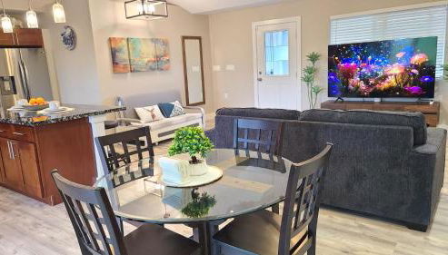 Luxury 800 Sq Ft 1 bedroom Suite Full Large Kitchen Free Laundry - Foto 5