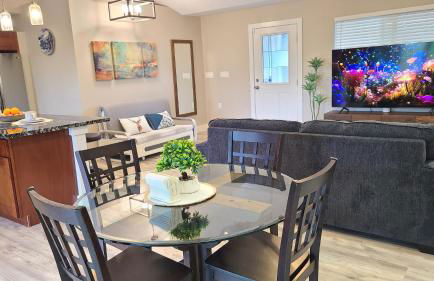 Luxury 800 Sq Ft 1 bedroom Suite Full Large Kitchen Free Laundry - Foto 5