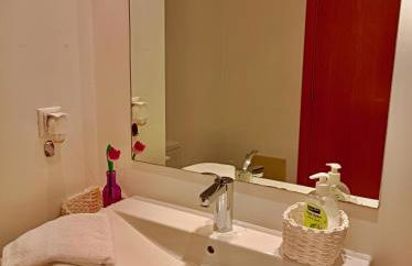 Sunny Little Sister Apartment - 7 min walking from the beach and at 7 min driving from the Airport - Foto 16