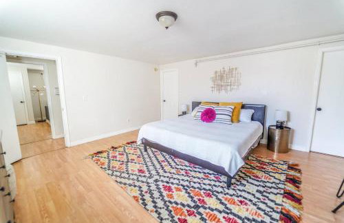 Turquoise Twin ★Vacation COS★3 King Beds★Near AFA - Foto 26