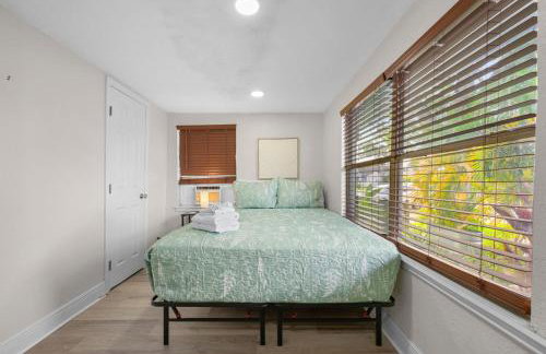 Cozy 2BR Retreat w/ Outdoor Deck - Photo 13