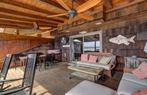 Lakefront Stillwaters Villa with Deck and Private Dock - Foto 7