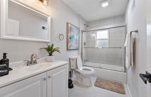 Relax & Play - 4BR Home with Game Room for Family & Outdoor Area - Foto 21