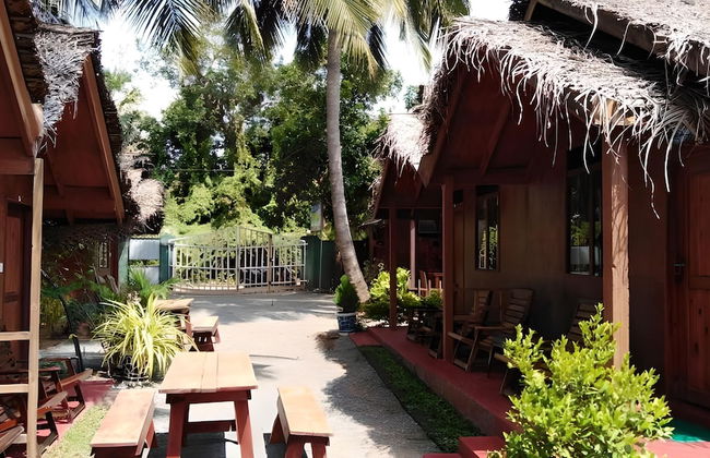 Dolphin Bay Cabana Resort - Photo 18