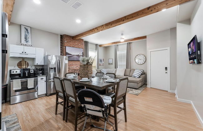 Stockyards- 4min Pet Friendly 3BR Luxe Gem - Foto 13