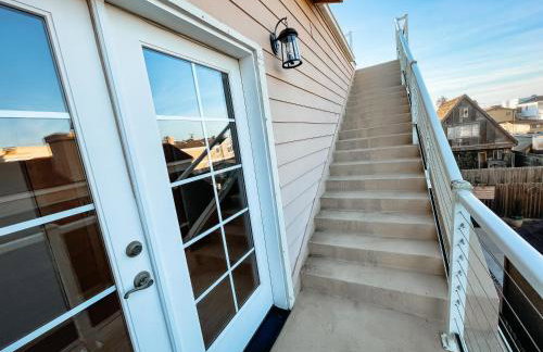 2 min walk to beach! Large Home! Rooftop Deck! - Foto 38