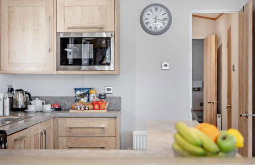 Vivian Lodge 2 Bedroom New Forest Holiday Home Hoburne Bashley - Foto 18