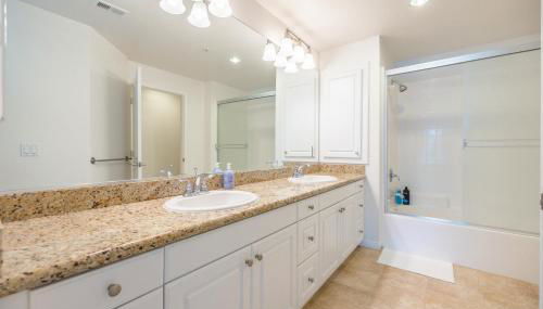 Irvine 2Bedroom 2 Bathroom Apartment with Kitchen Pool gym - Photo 5