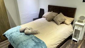 Spacious 3 Bed House with Garden & Free Parking - Photo 2, towels