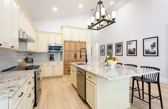 Imola: Newly Remodeled Pool Home Minutes from Vanderbilt Beach. Family-Friendly Retreat with 4 BR, 3.5 Bathrooms, and Private Screened Pool. Perfect Location Near Mercato and Naples Attractions - Foto 21