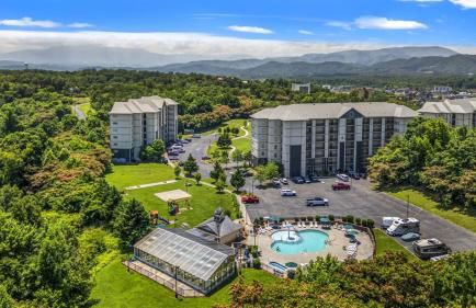 Smoky Mountain View Condo- Hot Tub, Indoor Pool, Walking Path, Playground - Foto 4