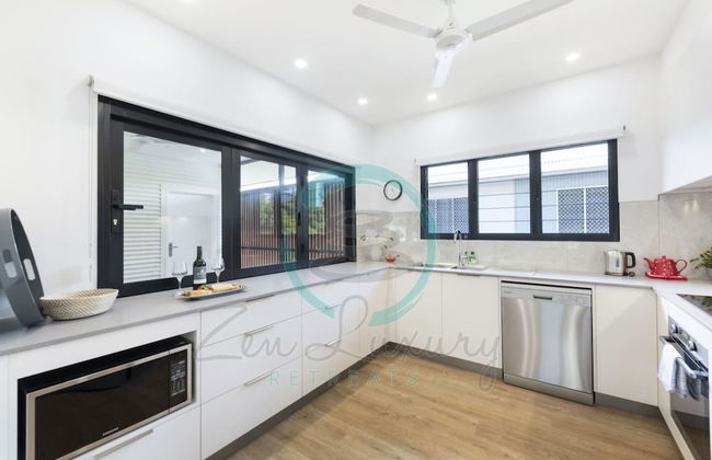 Urbanretreat Modern Outdoor Dining Backyard - Foto 13