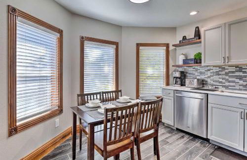 Deck and Fenced Yard Capitol Hill Townhome - Foto 2