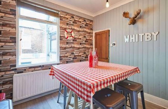 George House in Whitby - Photo 2