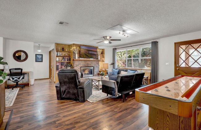 Uhost AI 4BR Retreat Hot Tub Firepit - Foto 2