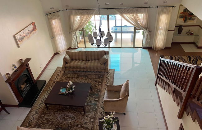 Luxurious 4 bed With Pool in Helensvale - 2255 - Foto 32