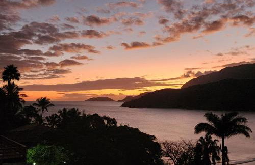 Refúgio dos sonhos - piscina de borda infinita e hidromassagem com vista - Foto 11