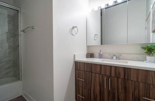 McCormick Place Luxurious and Spacious 3BR in Downtown Chicago with Optional Parking Sleeps 10 guests - Foto 37