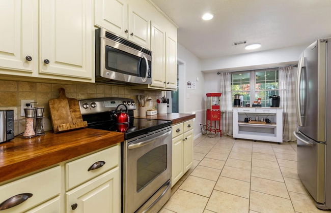 Gorgeous Alabama Home 4 Miles to Stadium Sleeps 8 - Foto 41