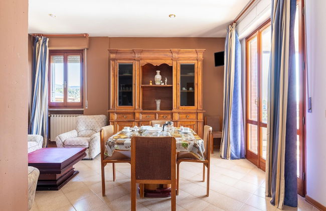 Serene Lakeview Apartment - Foto 23