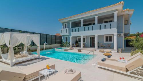 Fratelli Villa, with Heated Pool & Spa Whirlpool, By ThinkVilla - Foto 4, sunbed