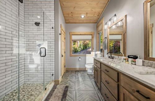 Honeysuckle Chalet - Luxe Mountain Chalet - Hot Tub, Wi-Fi, Pool Table, Party Deck, Fire Pit - 15 mins to Blue Ridge! - Foto 29