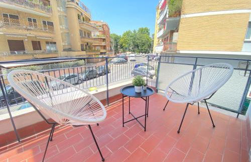 Golden Essence Apartment - terrace & metro - Foto 3