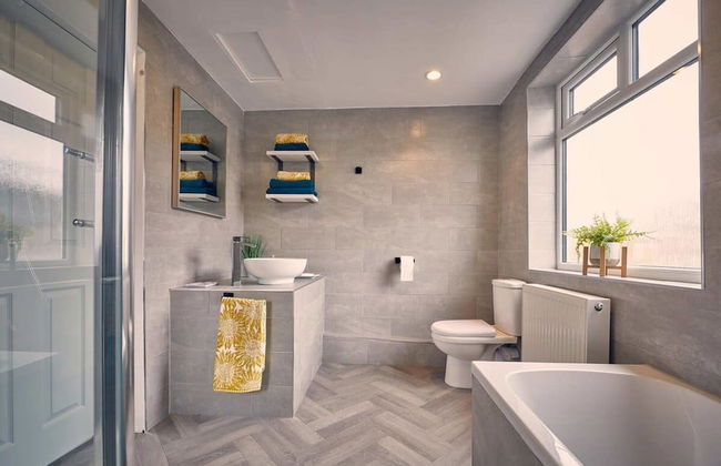 Host Stay Silverlinings - Photo 13