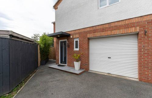 Pass the Keys 4-Bed Home with Garden Parking Near Durham - Foto 37