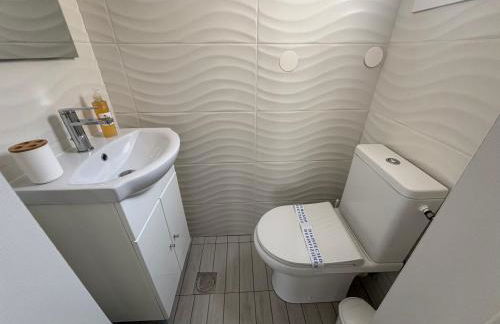 Sapphire Apartment , Beachfront Family Apartment for 4 with Private Garden, 1-Minute Walk to the Beach - Foto 13