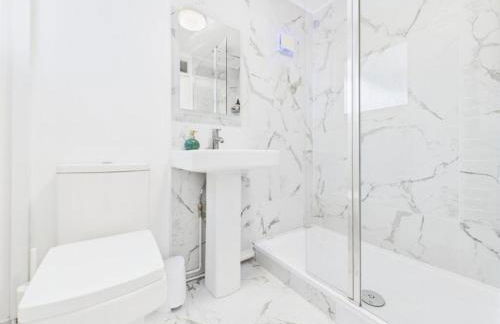 MODERN 2 BED BUNGALOW SLEEPS 4 Pet friendly - Photo 7