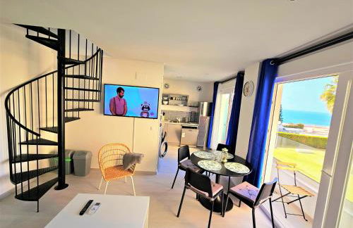 Oceanfront Duplex with a Rooftop Pool and Terrace - Foto 35