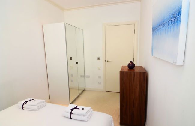 Canary Wharf - Corporate River View Apartments - Photo 12