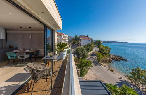 BEACH FRONT VILLA FRAN - DELUXE PENTHOUSE SUITE with private pool - Foto 42