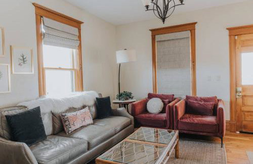 Spacious Downtown Family with Large Patio, Hot Tub, Fire Pit, by Forest & Peak Retreats - Foto 4