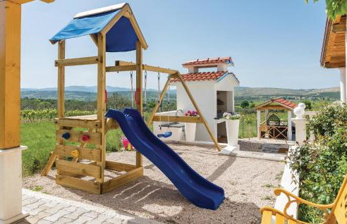 One-Bedroom Holiday Home In Danilo - Photo 2