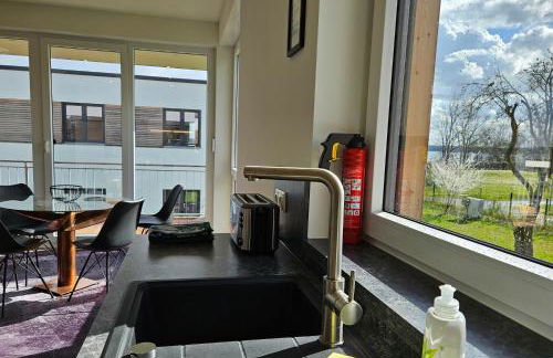 Sonnendeck Schwerin - Apartment mit Dachterrasse, Seeblick, Parkplatz, Fahrradschuppen, King-Size Bett - seenah relaxen - Foto 11