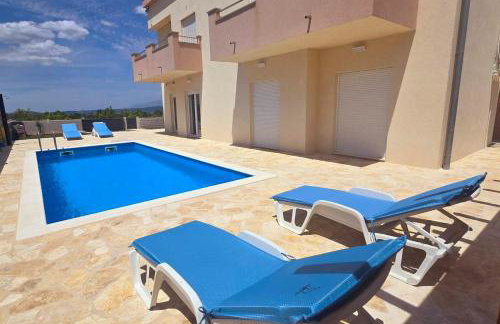Villa Sun with pool - Photo 5