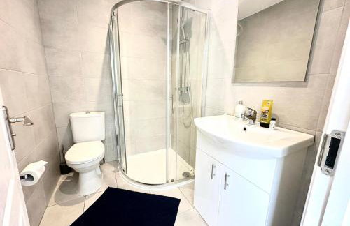 Sunny Modern, Private Apartment,15 Mins To Central London - Photo 18