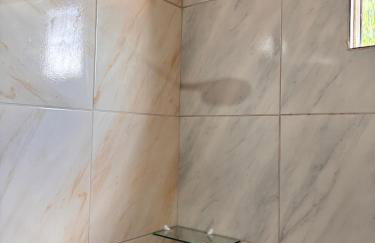 Duplex Até 10 Hóspedes 3 quartos Ar condicionado 2 camas casal 5 camas solteiro Garagem para 3 carros proximo ao Centro e Shopping - Foto 17