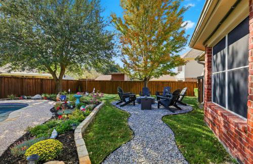 4BR w Pool Cinema Room, Mini Golf & EV - Photo 37