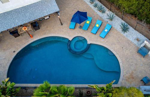 Entire Private Home with 5 Bedrooms 4 Bathrooms 3000 Sq ft Villa, Pool, Hot Tub, Nature, Garage, Winery, Available Now - Foto 42