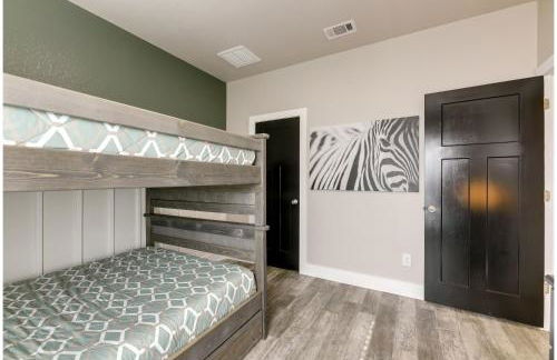 Centrally Located Stunning 3BR 2BA Near Downtown - Foto 32