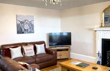 Balmeadowside Farmhouse with Hot Tub - Foto 19