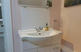 Large 2 bedroom town centre flat with free parking - Foto 3