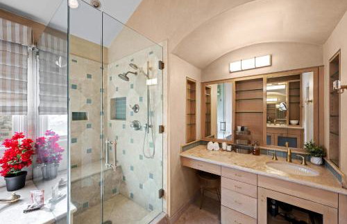 Spacious 5BR LA Villa with Pool Spa & Game Room - Foto 53