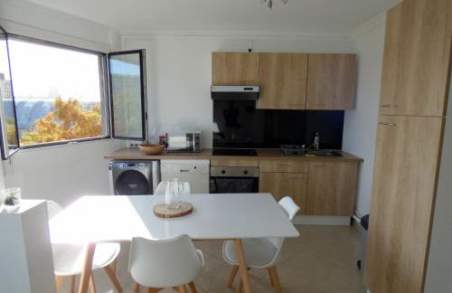 37m2 lumineux face gare SNCF, WIFI, NETFLIX, café et thé offerts - Foto 4