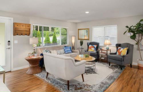 Spacious Main Street Retreat for families and large groups - Photo 19